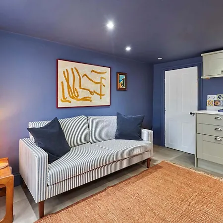 Host & The Mulgrave House * Hinderwell